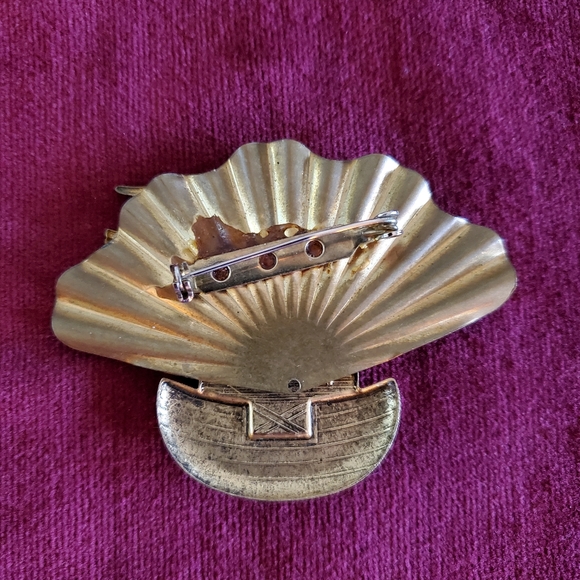 Vintage 1980's Noah's Ark Brooch - Picture 2 of 2